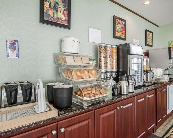 Imagen del bar/restaurante del Hotel Quality Suites, Ste Anne de Beaupre. Foto 6