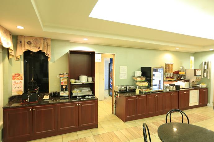 Imagen del bar/restaurante del Hotel Quality Suites, Ste Anne de Beaupre. Foto 7