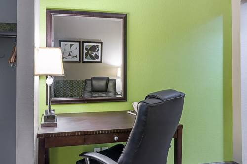 Imagen general del Hotel Quality Suites, Sulphur. Foto 1