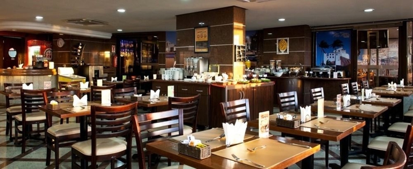 Imagen del bar/restaurante del Hotel Quality Suites Vila Velha. Foto 2