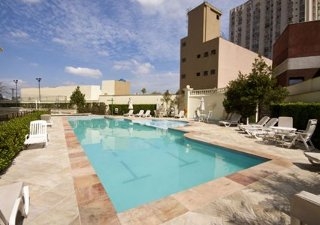 Imagen de la piscina del Hotel Quality Vila Olimpia. Foto 3