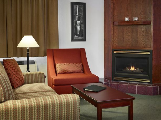Imagen del bar/restaurante del Hotel Quality and Conference Centre, Fort McMurray. Foto 2
