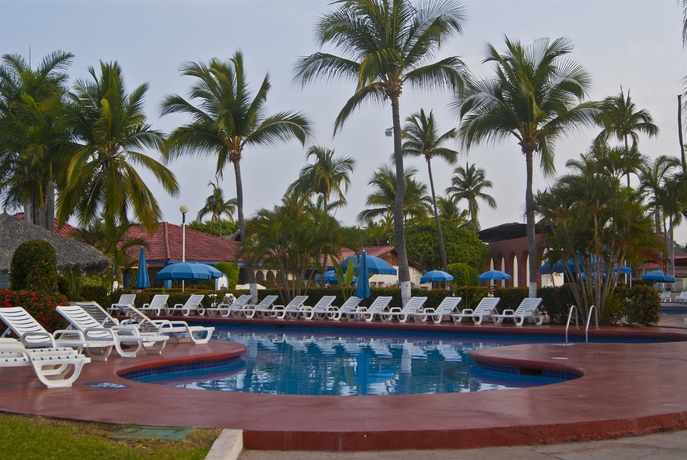 Imagen de la piscina del Hotel Qualton Club Ixtapa - All Inclusive. Foto 16