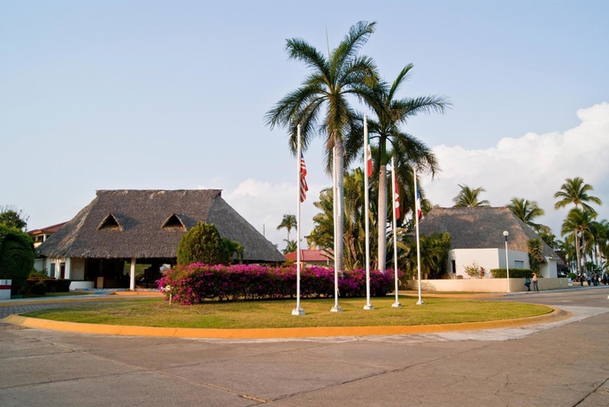 Imagen de los exteriores del Hotel Qualton Club Ixtapa - All Inclusive. Foto 5