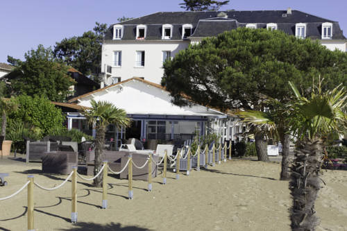 Imagen de los exteriores del Hotel Qualys-hotel Marennes Ol&eacute;ron H&ocirc;tel De La Plage. Foto 11