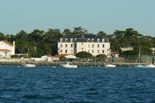 Imagen de los exteriores del Hotel Qualys-hotel Marennes Ol&eacute;ron H&ocirc;tel De La Plage. Foto 12