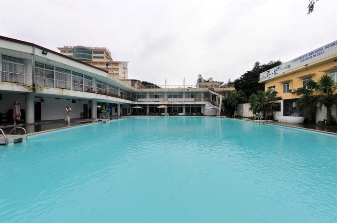 Imagen de la piscina del Hotel Quang Ba Trade Union. Foto 16