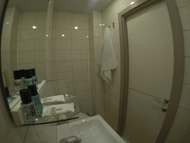 Imagen de la habitación del Hotel Quantroom. Foto 23