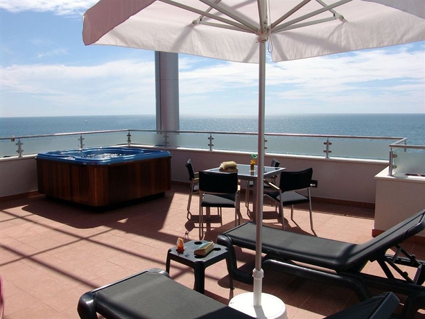 Imagen de los exteriores del Hotel Quarteira Sol. Foto 6