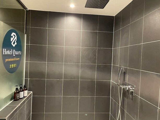 Imagen de la habitación del Hotel Quartz. Foto 20