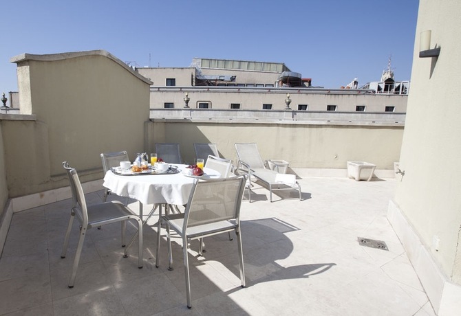 Imagen de los exteriores del Hotel Quatro Puerta del Sol. Foto 11