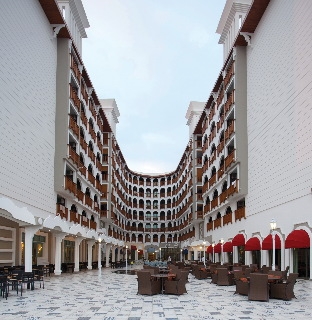 Imagen de la piscina del Hotel Quattro Beach Spa and Resort. Foto 13