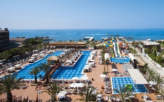 Imagen de los exteriores del Hotel Quattro Beach Spa and Resort. Foto 9