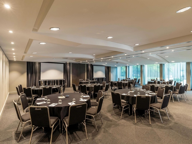 Imagen de los interiores del Hotel Quay West Suites Melbourne. Foto 12