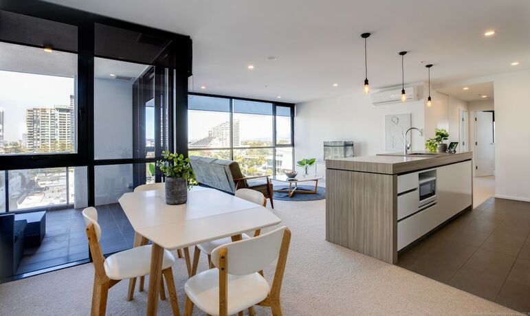 Imagen de la habitación del Hotel Qube Broadbeach. Foto 11