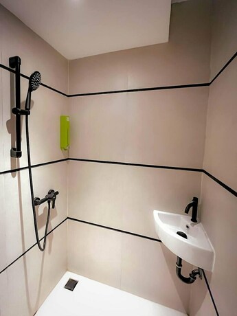 Imagen de la habitación del Hotel Qube By 98hospitality. Foto 19