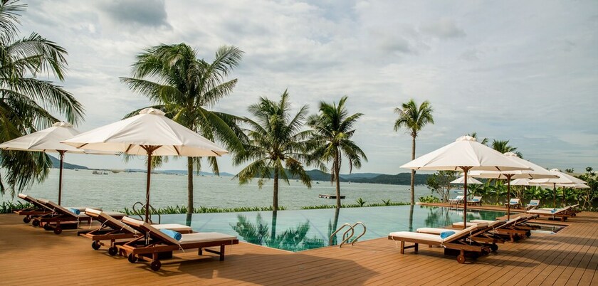 Imagen de la piscina del Hotel Que Toi Village Resort Phu Yen. Foto 36
