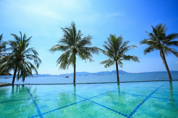 Imagen de la piscina del Hotel Que Toi Village Resort Phu Yen. Foto 37