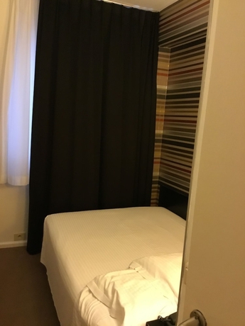 Imagen de la habitación del Hotel Queen Anne, Bruselas. Foto 11