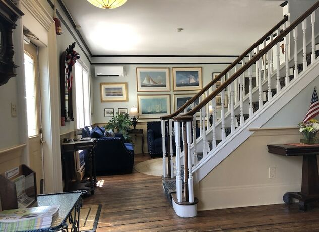 Imagen general del Hotel Queen Anne Inn. Foto 12