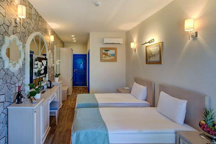 Imagen de la habitación del Hotel Queen Aphrodite. Foto 19