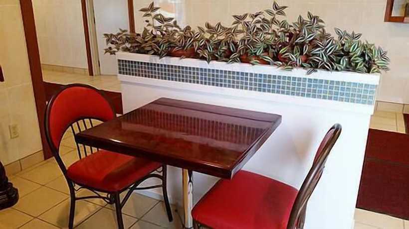 Imagen del bar/restaurante del Hotel Queen Bee, Winnipeg. Foto 8