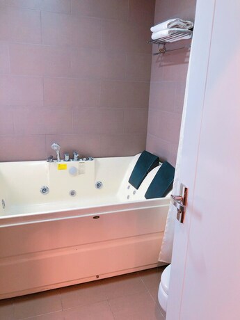 Imagen de la habitación del Hotel Queen Central 2. Foto 29