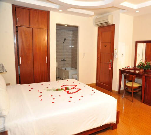 Imagen de la habitación del Hotel Queen Central. Foto 12