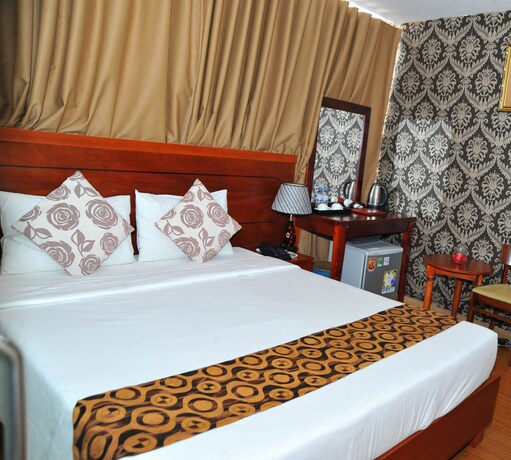 Imagen de la habitación del Hotel Queen Central. Foto 23