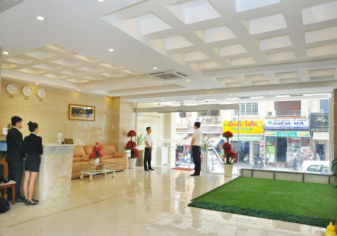 Imagen de los interiores del Hotel Queen Central. Foto 37