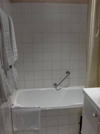 Imagen de la habitación del Hotel Queen Mary, Bruselas. Foto 8