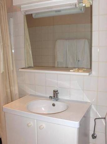 Imagen de la habitación del Hotel Queen Mary, Bruselas. Foto 9