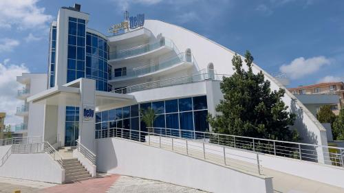 Imagen general del Hotel Queen Nelly. Foto 5