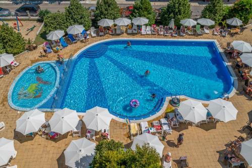 Imagen general del Hotel Queen Nelly. Foto 9