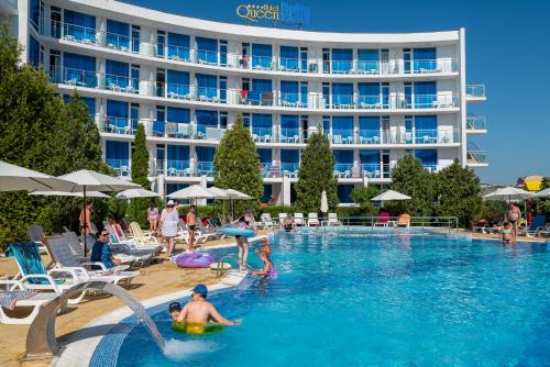 Imagen general del Hotel Queen Nelly. Foto 12