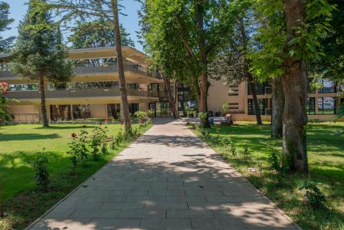 Imagen general del Hotel Queen Nelly Park. Foto 10