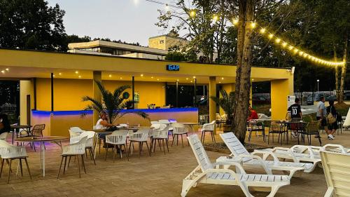 Imagen general del Hotel Queen Nelly Park. Foto 16