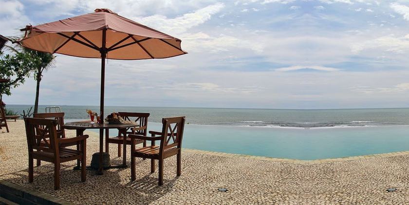 Imagen de la piscina del Hotel Queen Of The South Resort. Foto 19