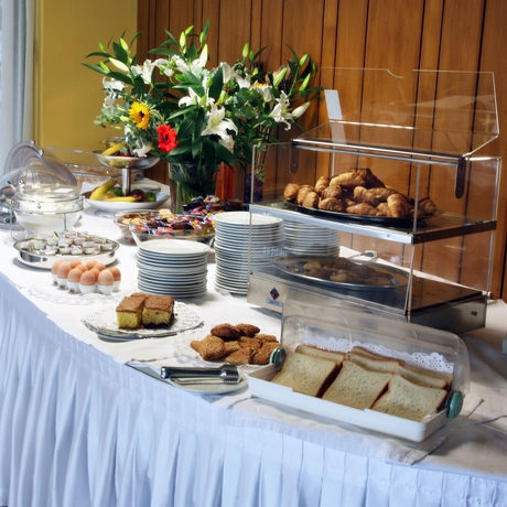 Imagen del bar/restaurante del Hotel Queen Olga. Foto 2