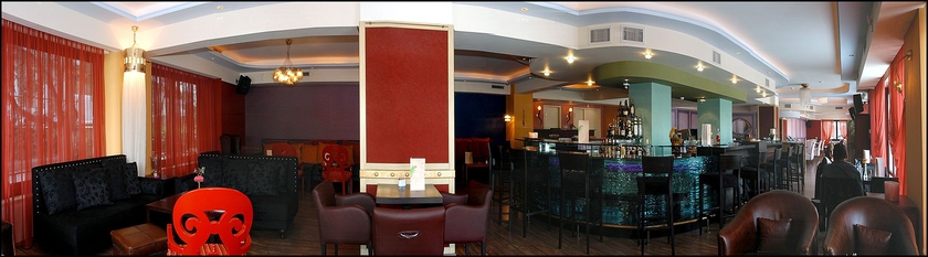 Imagen del bar/restaurante del Hotel Queen Olga. Foto 3