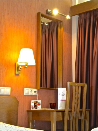 Imagen de la habitación del Hotel Queen Olga. Foto 4