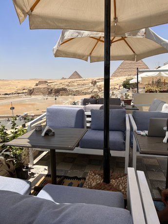 Imagen del bar/restaurante del Hotel Queen Pyramids View. Foto 4