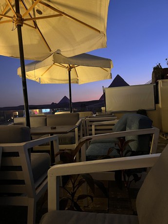 Imagen del bar/restaurante del Hotel Queen Pyramids View. Foto 7