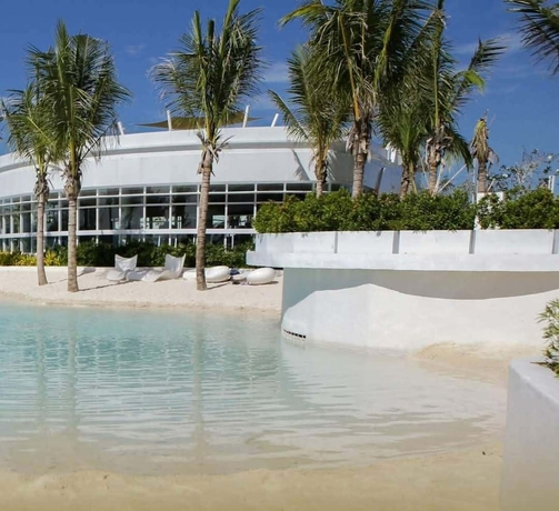 Imagen de la piscina del Hotel Queen Studio San Fernando Pampanga. Foto 15
