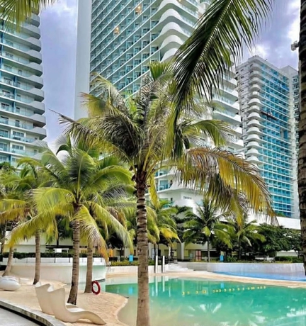 Imagen de la piscina del Hotel Queen Studio San Fernando Pampanga. Foto 16