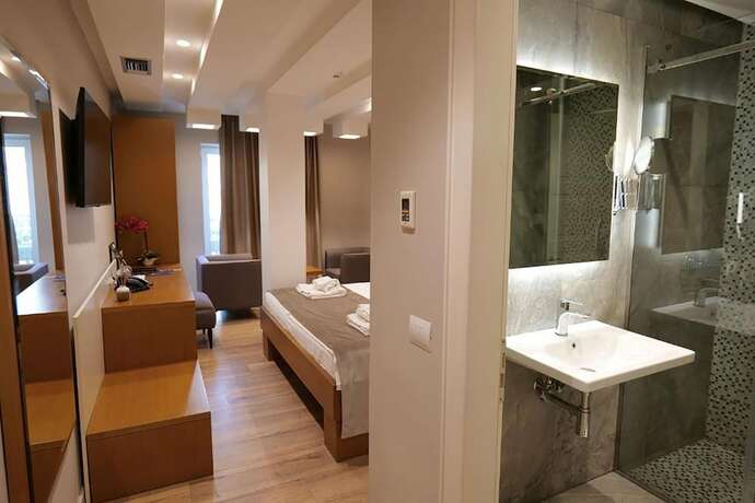 Imagen de la habitación del Hotel Queen, Tirana. Foto 20