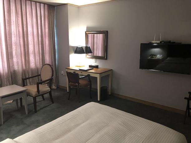 Imagen de la habitación del Hotel Queen Vell and Wedding. Foto 2