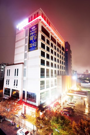 Imagen general del Hotel Queen Vell and Wedding. Foto 1