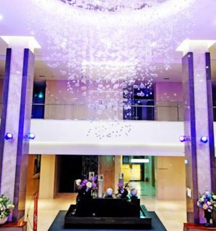 Imagen de los interiores del Hotel Queen Vell and Wedding. Foto 20