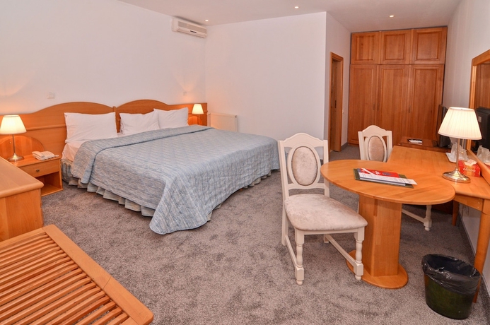 Imagen de la habitación del Hotel Queen Vera. Foto 7